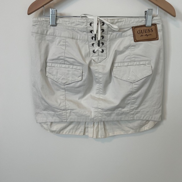 White Los Angeles Guess Mini Skirt - size small - Picture 4 of 5